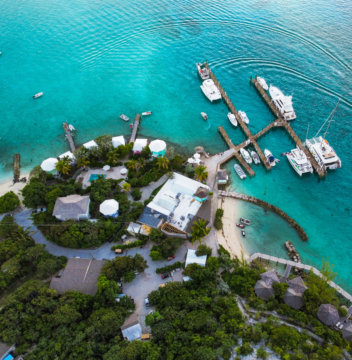 Waterfront Suites Vacation Rentals - Staniel Cay Yacht Club